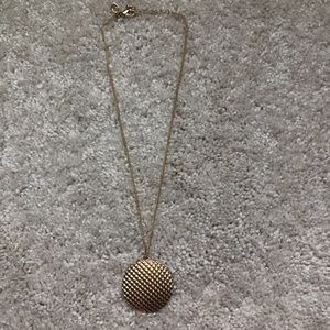 Gold pendant necklace